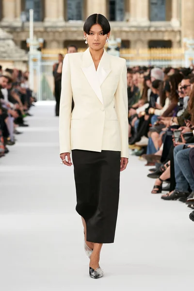Look 50